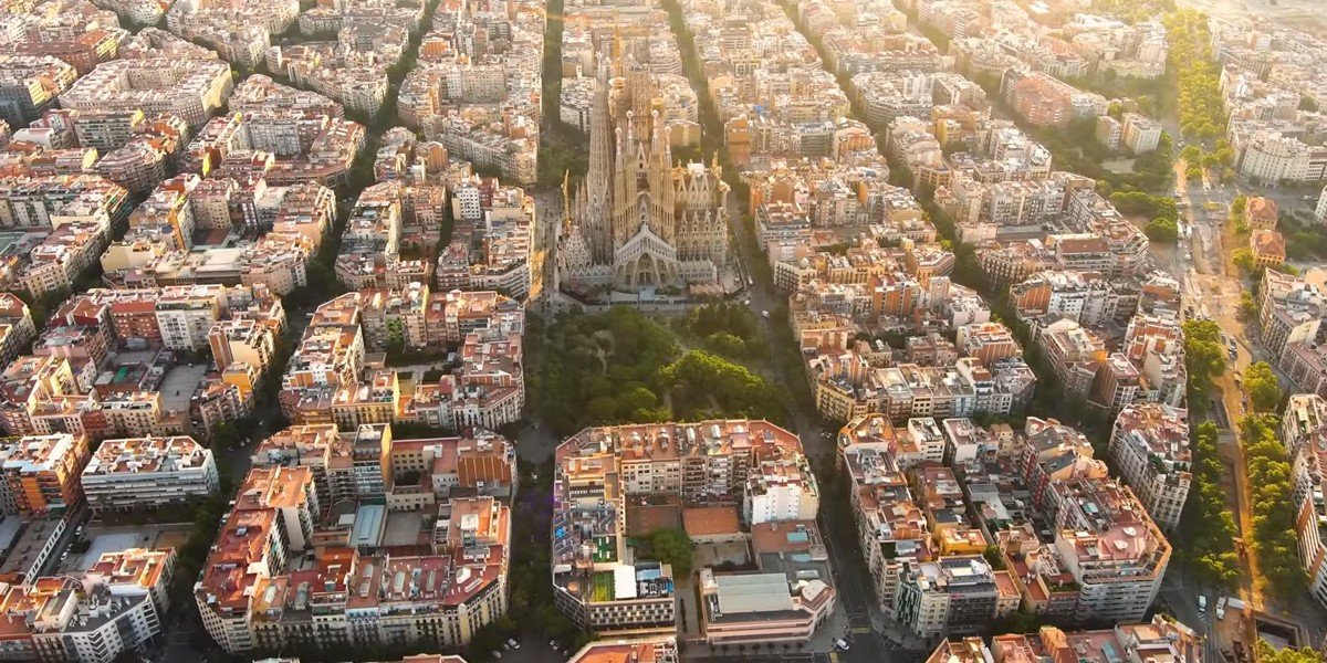 Panoramic Barcelona: Old Town Walking Tour, Helicopter Flight and Boat Trip, photo 1