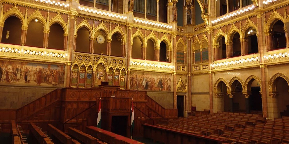 Budapest Grand City Tour with Parliament Admission