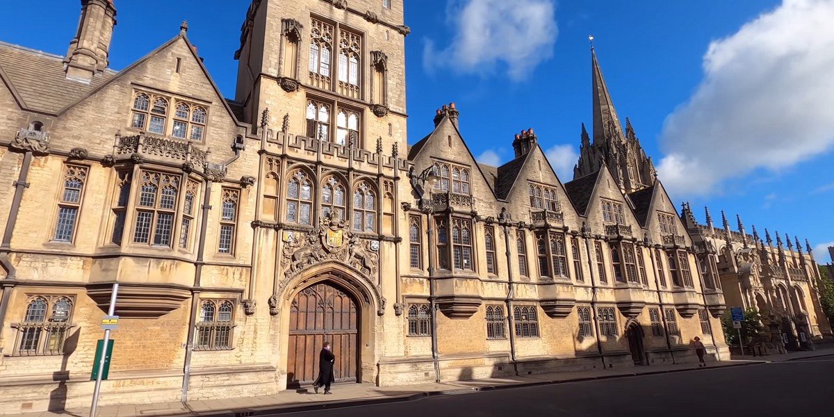 Oxford and Traditional Cotswolds Villages Guided Day Tour, photo 2