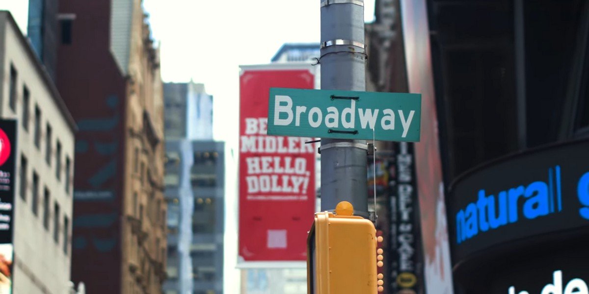 Broadway and Times Square Walking Guidet Tour with a Broadway Performer