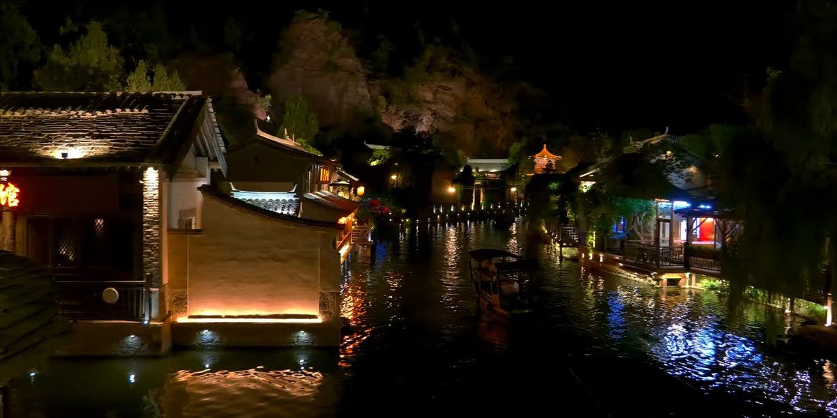 Gubei Water Town and Simatai Wall in the Evening Lights, photo 3