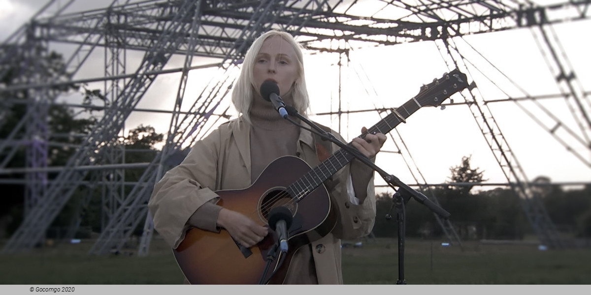 Laura Marling and 12 Ensemble, photo 1